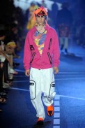 desfiles-jgalliano-parisverao2009menrtw-106