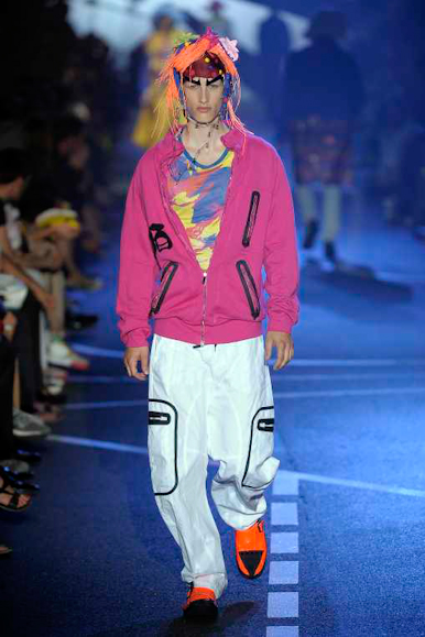 desfiles-jgalliano-parisverao2009menrtw-106