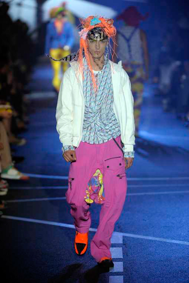 desfiles-jgalliano-parisverao2009menrtw-109