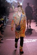 desfiles-jgalliano-parisverao2009menrtw-113