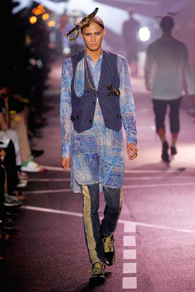 desfiles-jgalliano-parisverao2009menrtw-119