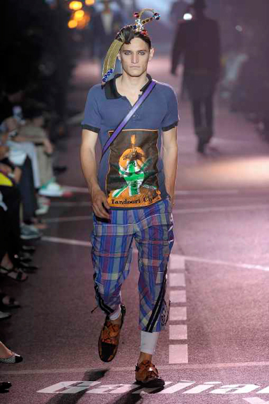 desfiles-jgalliano-parisverao2009menrtw-122