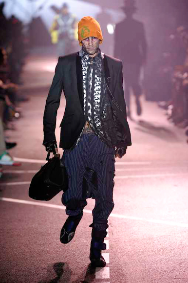desfiles-jgalliano-parisverao2009menrtw-124