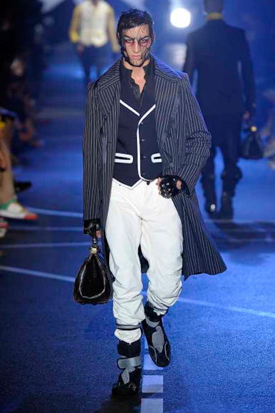 desfiles-jgalliano-parisverao2009menrtw-127