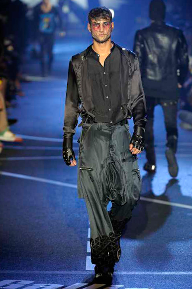desfiles-jgalliano-parisverao2009menrtw-131