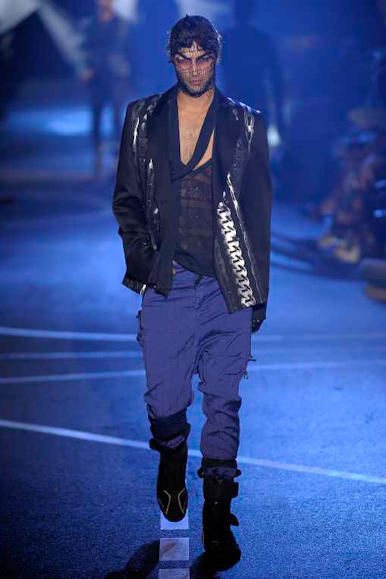 desfiles-jgalliano-parisverao2009menrtw-133