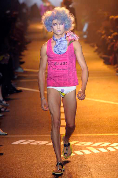 desfiles-jgalliano-parisverao2009menrtw-137