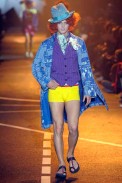 desfiles-jgalliano-parisverao2009menrtw-141