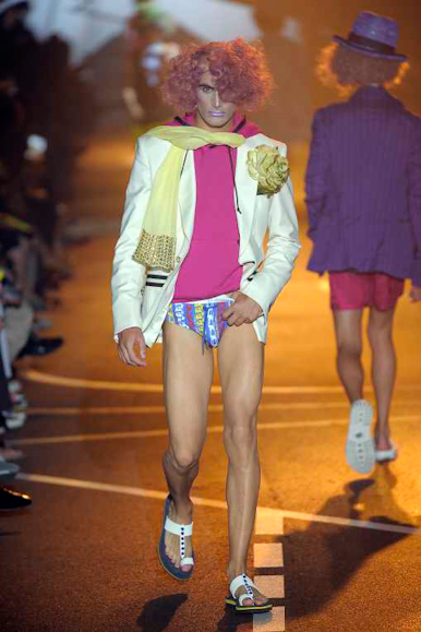 desfiles-jgalliano-parisverao2009menrtw-143