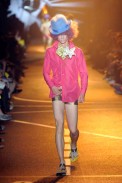 desfiles-jgalliano-parisverao2009menrtw-145