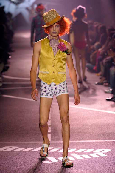 desfiles-jgalliano-parisverao2009menrtw-147