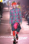 desfiles-jgalliano-parisverao2009menrtw-148