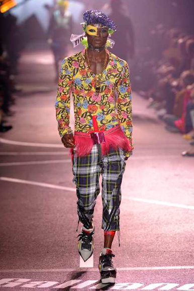 desfiles-jgalliano-parisverao2009menrtw-149