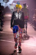 desfiles-jgalliano-parisverao2009menrtw-150