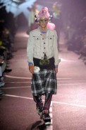 desfiles-jgalliano-parisverao2009menrtw-151