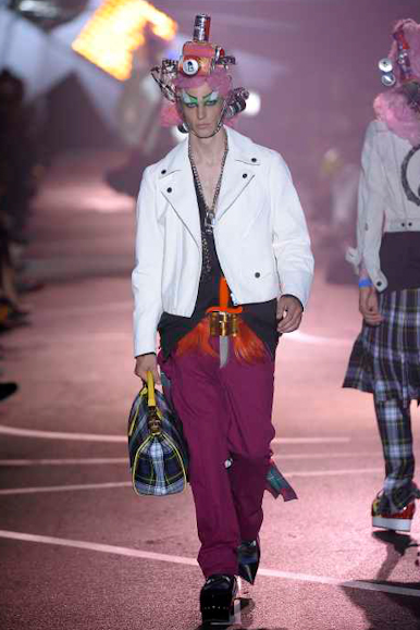 desfiles-jgalliano-parisverao2009menrtw-152