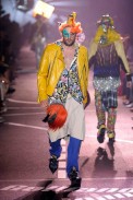 desfiles-jgalliano-parisverao2009menrtw-157