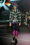 desfiles-jgalliano-parisverao2009menrtw-159