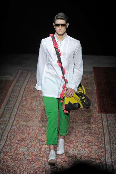 desfiles-kenzo-parisverao2009menrtw-102