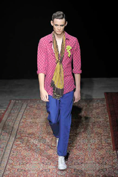 desfiles-kenzo-parisverao2009menrtw-108