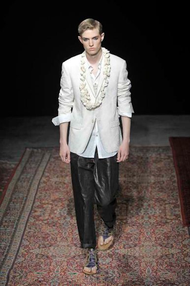 desfiles-kenzo-parisverao2009menrtw-118