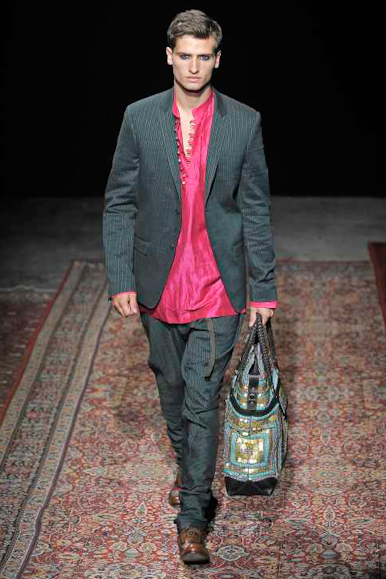 desfiles-kenzo-parisverao2009menrtw-137