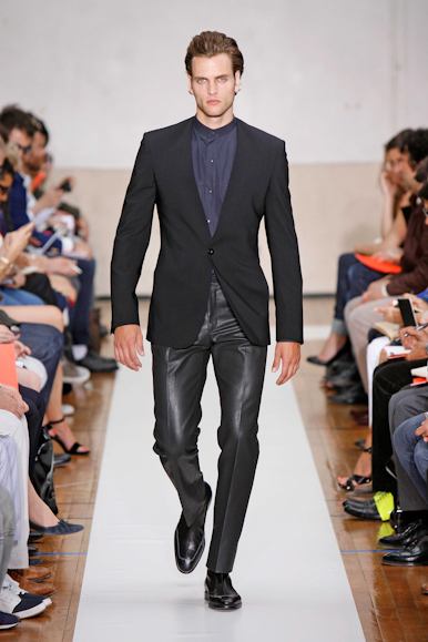 desfiles-tmugler-parisverao2009menrtw-101