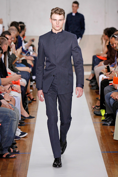 desfiles-tmugler-parisverao2009menrtw-102