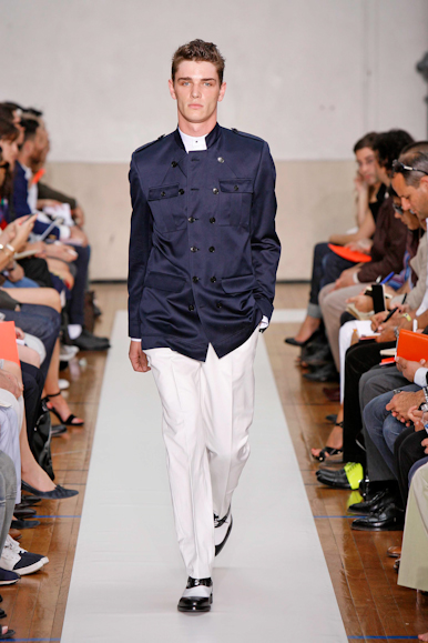 desfiles-tmugler-parisverao2009menrtw-103