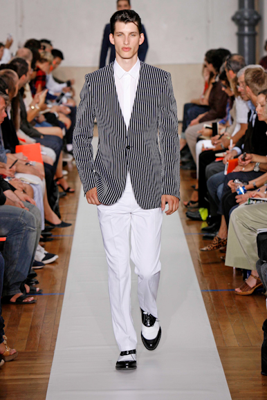 desfiles-tmugler-parisverao2009menrtw-107