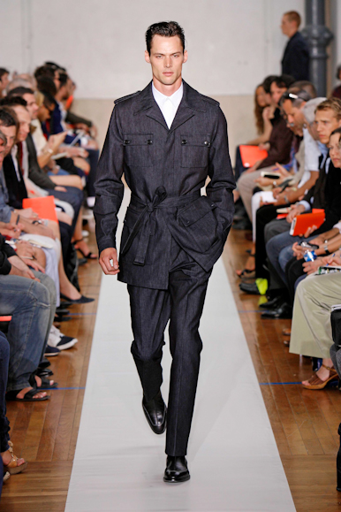 desfiles-tmugler-parisverao2009menrtw-109