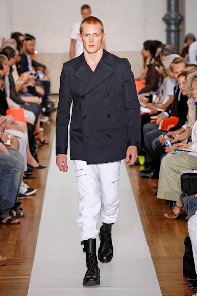 desfiles-tmugler-parisverao2009menrtw-110