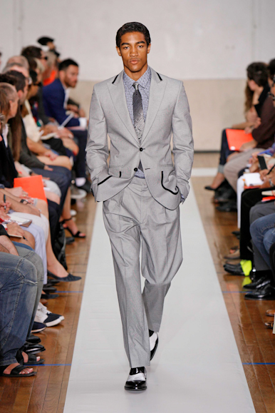 desfiles-tmugler-parisverao2009menrtw-118