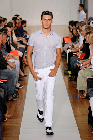 desfiles-tmugler-parisverao2009menrtw-120