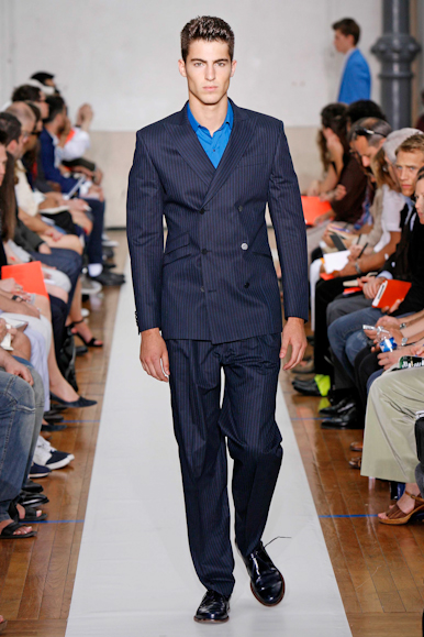 desfiles-tmugler-parisverao2009menrtw-123