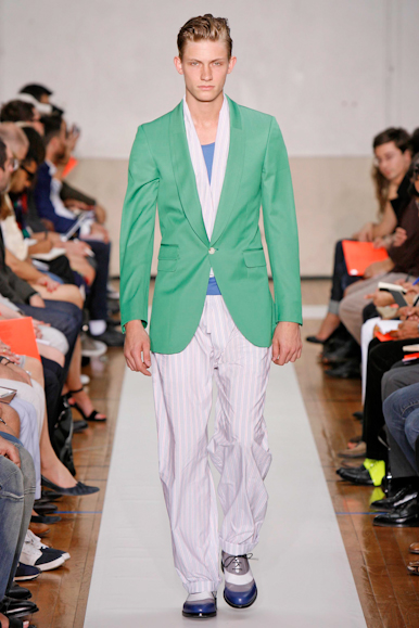 desfiles-tmugler-parisverao2009menrtw-125