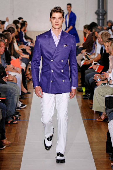 desfiles-tmugler-parisverao2009menrtw-129