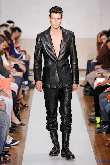 desfiles-tmugler-parisverao2009menrtw-132