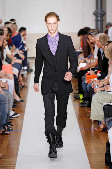 desfiles-tmugler-parisverao2009menrtw-135
