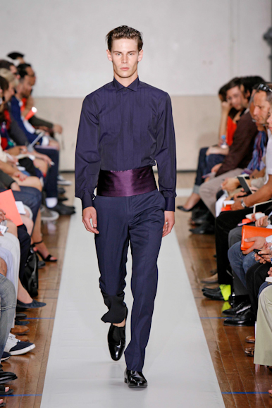 desfiles-tmugler-parisverao2009menrtw-139