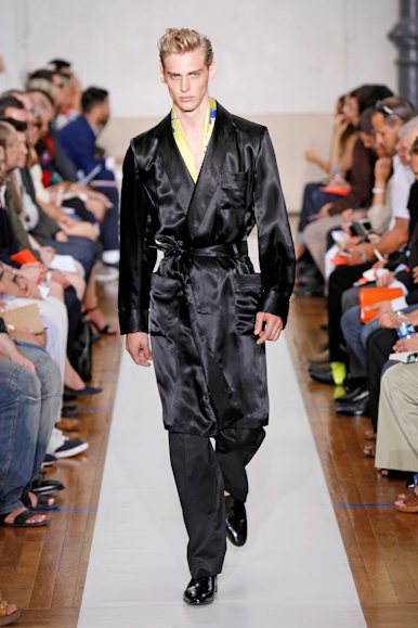 desfiles-tmugler-parisverao2009menrtw-140