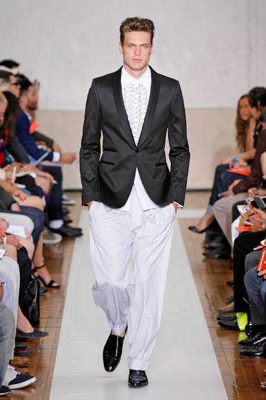 desfiles-tmugler-parisverao2009menrtw-141