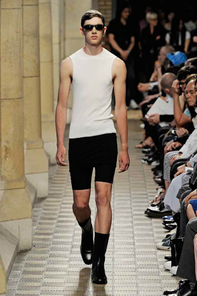 desfiles-rafsimons-parisverao2009menrtw-115