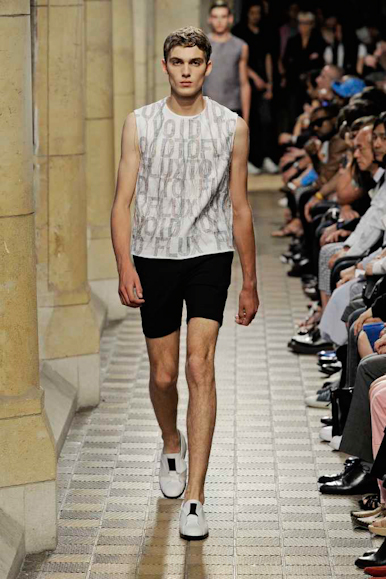 desfiles-rafsimons-parisverao2009menrtw-124