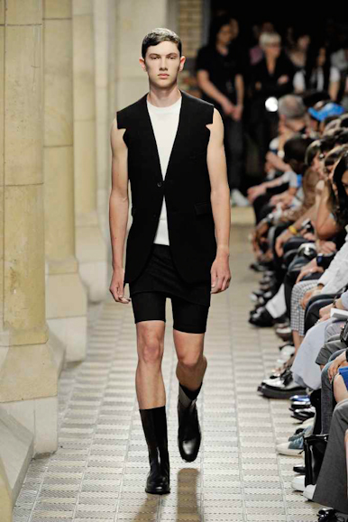 desfiles-rafsimons-parisverao2009menrtw-139