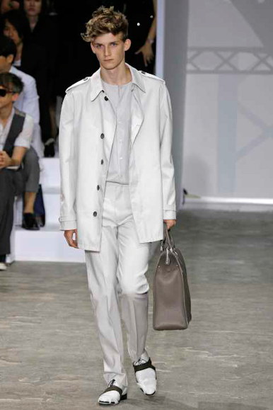 desfiles-lvuitton-parisverao2009menrtw-105