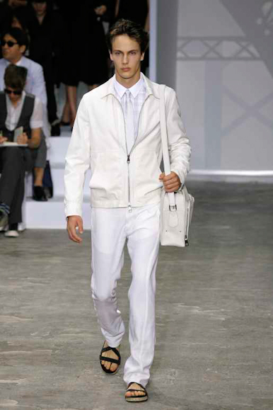 desfiles-lvuitton-parisverao2009menrtw-109
