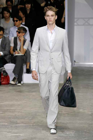 desfiles-lvuitton-parisverao2009menrtw-113