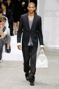 desfiles-lvuitton-parisverao2009menrtw-145