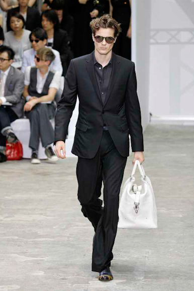 desfiles-lvuitton-parisverao2009menrtw-146